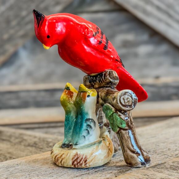 Cardinal Bird On A Branch Feeding Baby Birds, Vintage Japanese Porcelain, 4"H - Picture 3 of 9